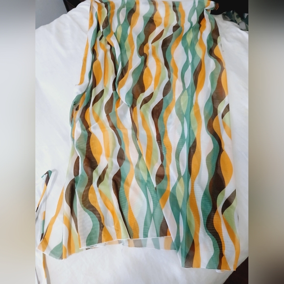 Colorful Wave Pattern Bikini Set - Picture 3 of 5